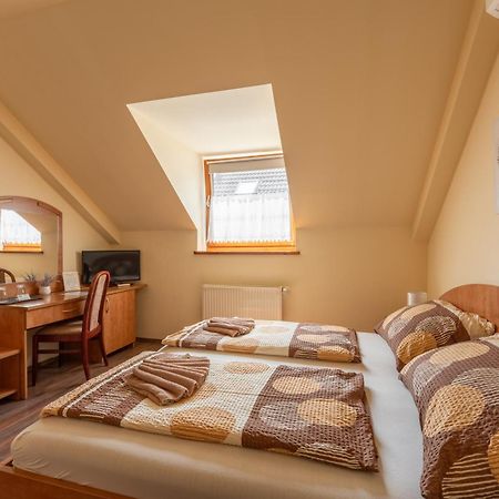 Szenti Vendeghaz Bed and Breakfast Győr Exteriör bild